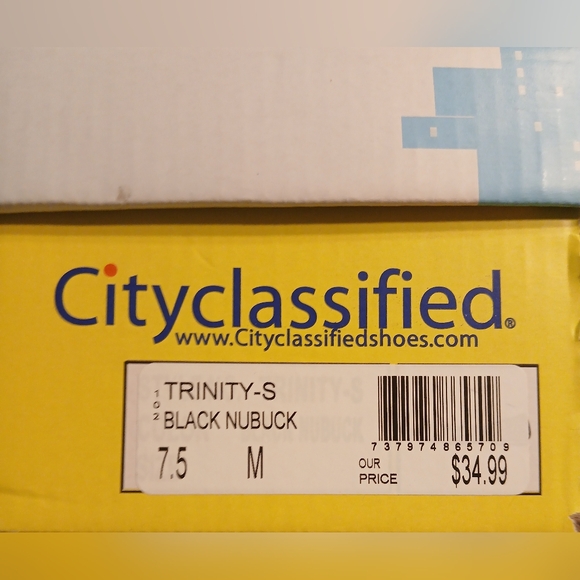 Cityclassified Black Studded Flats - Picture 3 of 3